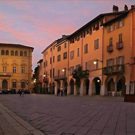 Centro Storico Luminoso Spazio Al Piazzo Biella Extérieur photo
