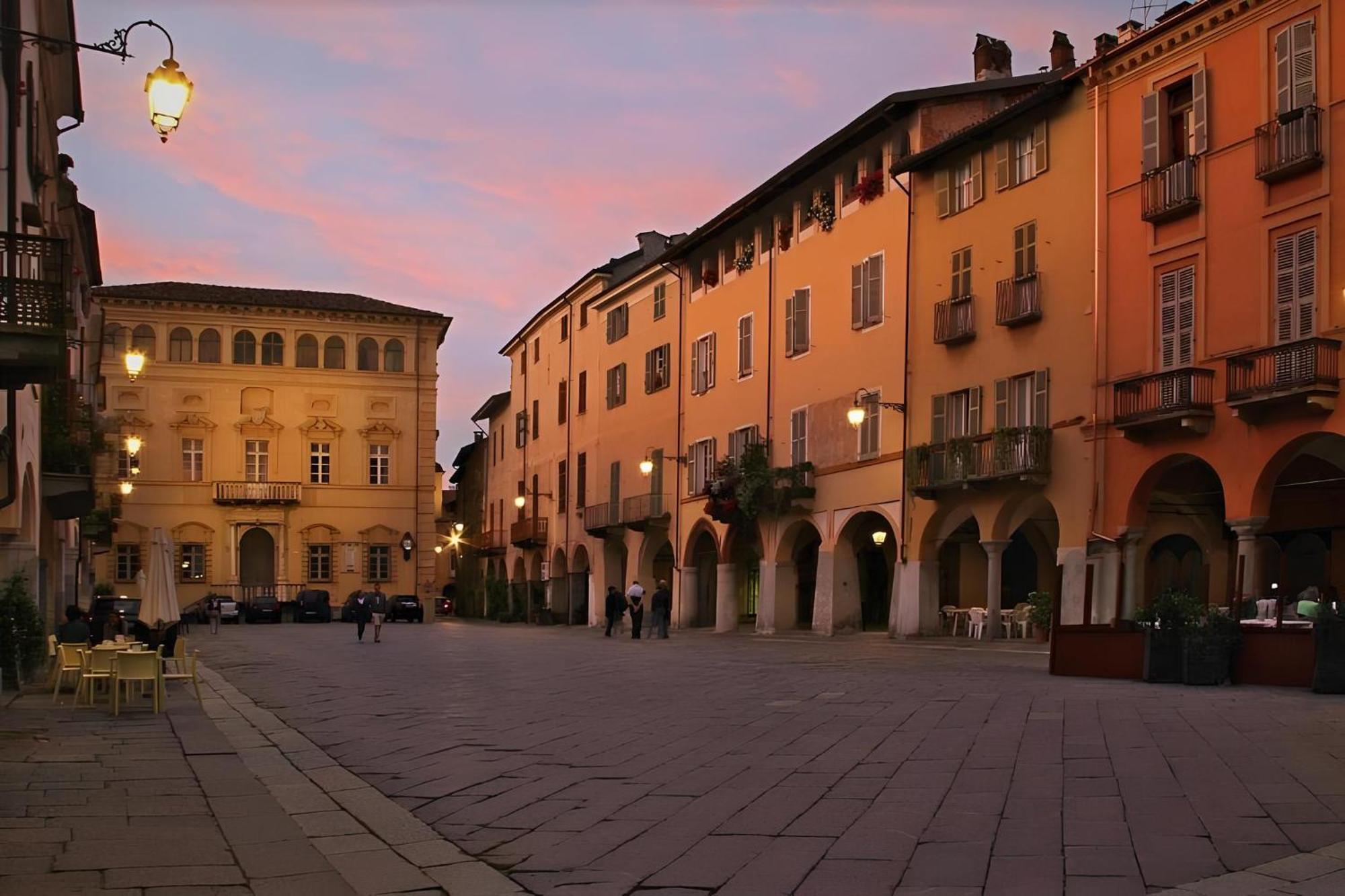 Centro Storico Luminoso Spazio Al Piazzo Biella Extérieur photo